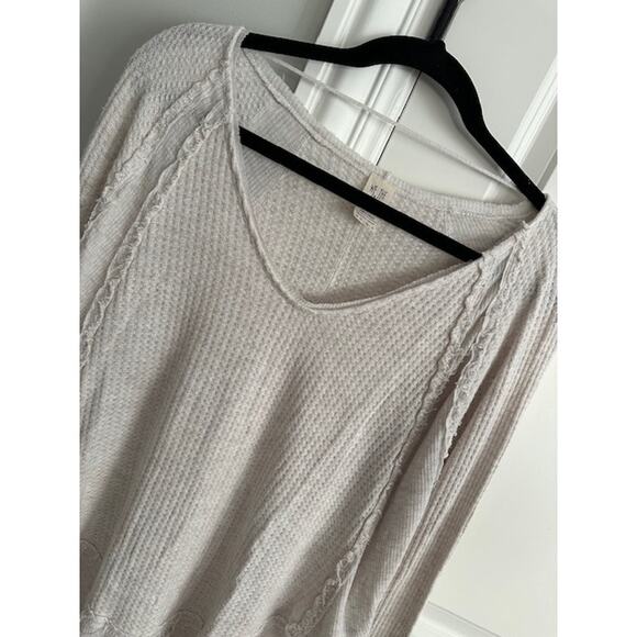 We The Free Catalina Thermal Top Color:  Oatmeal Heather SIze: Medium - Picture 3 of 8